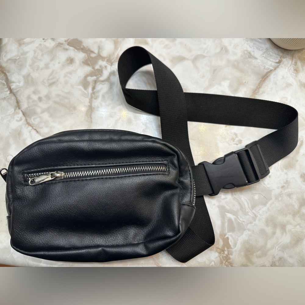 Wild Fable Black Crossbody Bag with Adjustable Strap